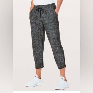 Lululemon Keep It Classic Crop White Noise Alpine White Black Swift Size 8